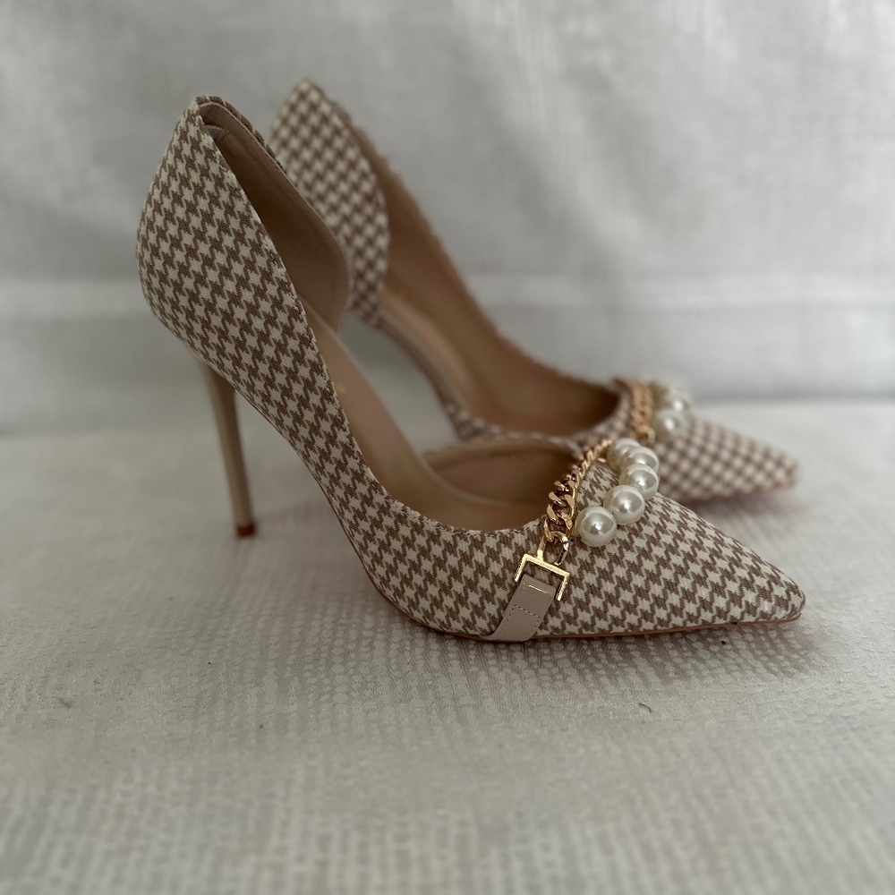 Big Tree(NEW), women’s classy beige and white houndstooth shoe, size 10